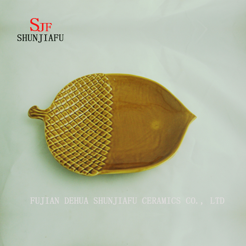 2 Size / 2 Color /Nut-Shape Ceramic Serving Plate