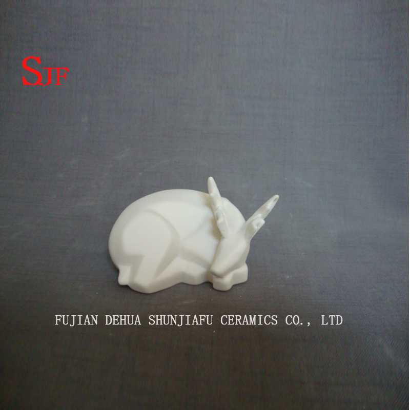 White Ceramic Decoration Animals Figurine Small Milu Deers Porcelain Sculptures Reindeers Crafts Christmas