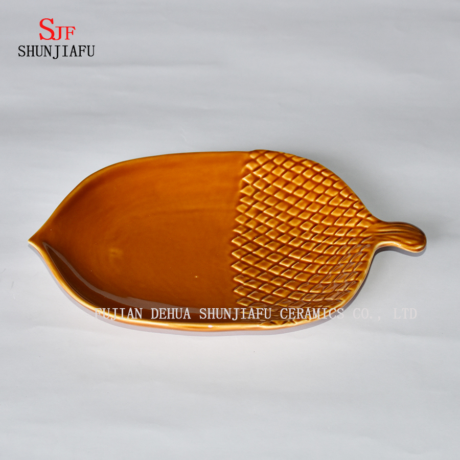 2 Size / 2 Color /Nut-Shape Ceramic Serving Plate