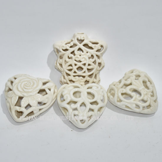 Fine White Ceramic Wall Decoration with Flower Pattern