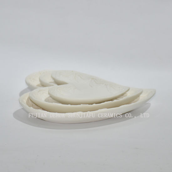 New Design, White Love Heart Shape Cake Plate for Party/Home Decoration