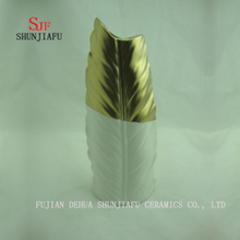 a High-End Feather Electroplated Vase/Golden