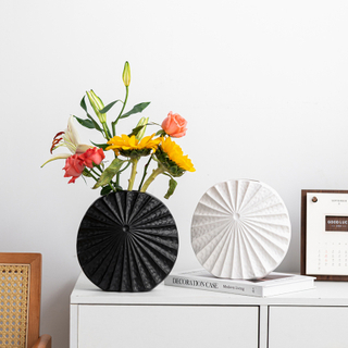 Modern Round Flat Ceramic Vase Pleated Fluted Flower Pot Matte Black White Nordic Home Decor Wholesale Creative Ribbed Porcelain Tabletop Vase